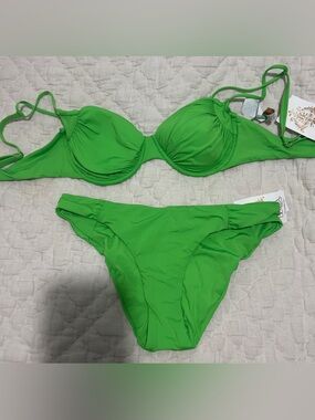 BECCA Bright Green Underwire Bikini Set - Top L and Bottoms M